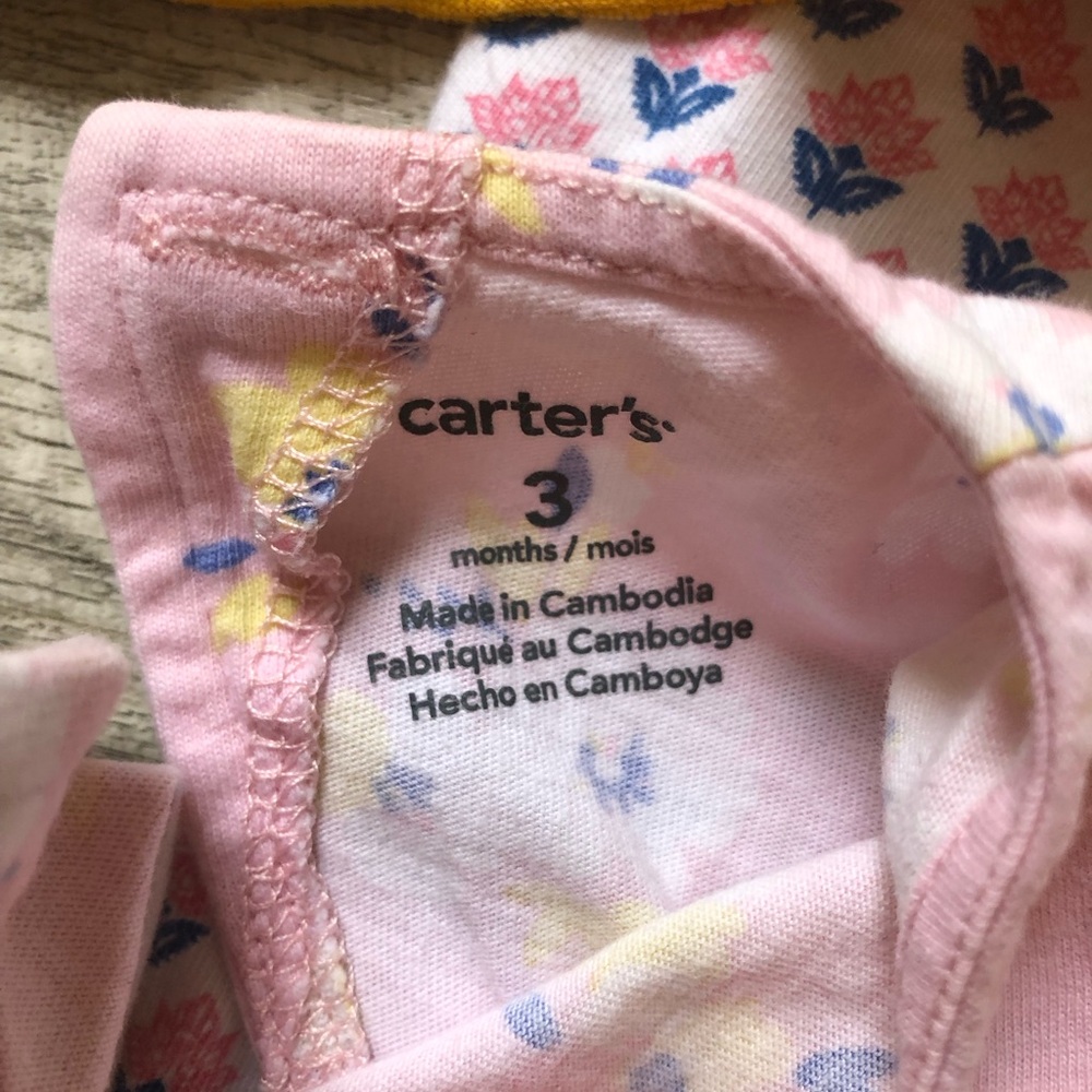 Baby Girl Lot Clothing Set in Pink, Flowers, Strawberries rompers and sleepers - Picture 13 of 14